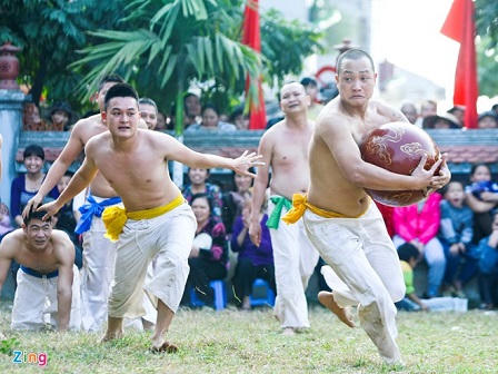 Trai Hà Nội cởi trần thi vật